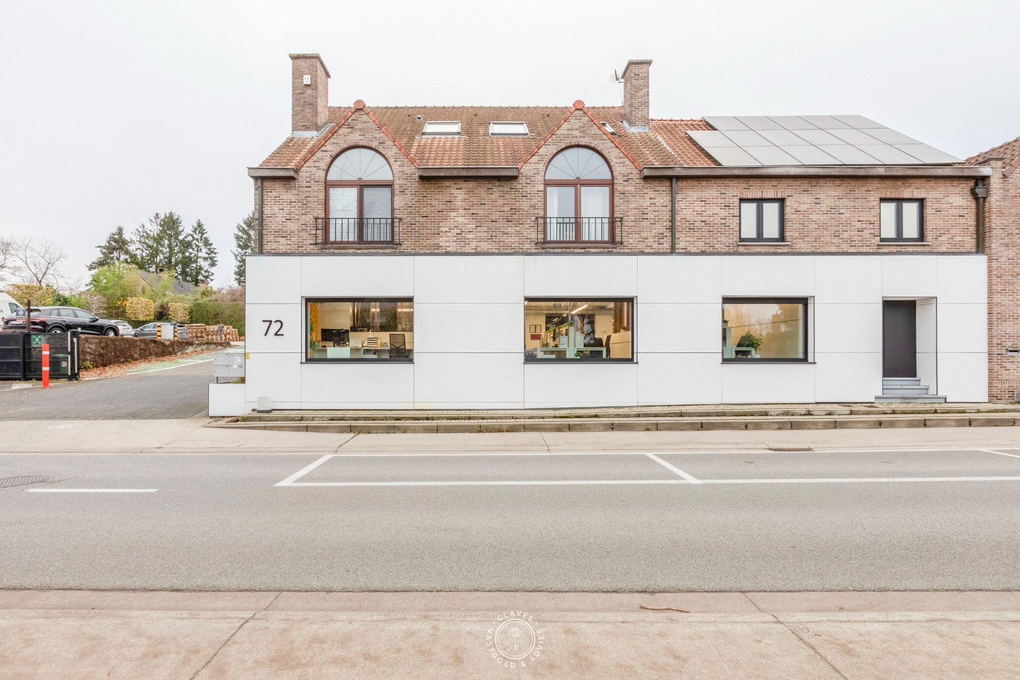 Multifunctioneel kantoorgebouw met magazijnen - foto 4