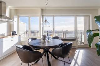 Located on Brederodestraat in a sought-after area of Antwerp, this apartment offers easy access to the city center, numerous shops, restaurants, and public transportation nearby. You are also just a short distance from the vibrant Zuid district, known for its cozy terraces, dining options, and cultural hotspots. This makes it an ideal base for those who want urban living with all amenities within reach.<br /><br />Situated on the 15th floor of a well-maintained building, this apartment is easily accessible by elevator. Upon entering, you are welcomed by an entrance hall featuring practical coat closets.<br /><br />The bright living area is the heart of the apartment, with large windows that create an open and inviting atmosphere. There is ample space for a comfortable seating area and dining table, while the open kitchen is equipped with all necessary built-in appliances and seamlessly connects to the living space. From here, you also step out onto the terrace, where you can enjoy unique views over the city. Adjacent to the kitchen, you will find a convenient storage room, perfect for extra storage.<br /><br />The apartment includes a spacious bedroom and a bathroom fitted with a shower bath, a sink with storage cabinet, and a toilet.<br /><br />In short, this pleasant high-floor apartment combines light, comfort, and stunning views in a central Antwerp location.<br /><br />Interested? <br />Contact LISTED for a viewing: +32 3 283 51 51.