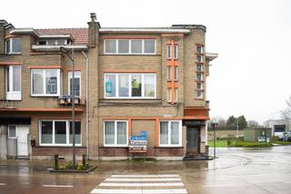 Dit unieke art deco gebouw wordt op dit moment verhuurd.  Deze appartementen zijn de rechtse van dit gebouw.  Elk appartement heeft 1 slaapkamer en...
