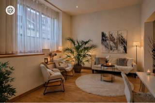 Volledig gerenoveerde woning met terras en 2 slaapkamers, gelegen achter een karaktervolle gevel van een voormalige slagerij. De woning werd...