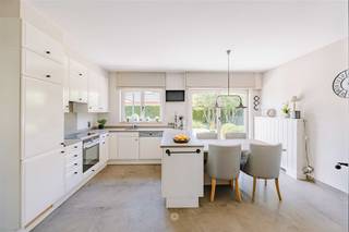 BRAKEL - Are you looking for an elegant and high quality finished villa in rural Brakel.Then this property may be what you are looking for! Key...