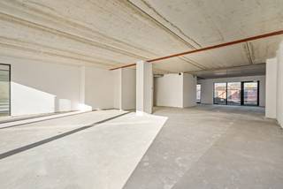 Op zoek naar een volledig instapklare kantoorruimte op een toplocatie? Deze moderne ruimte van 142,72 m² leent zich perfect voor...