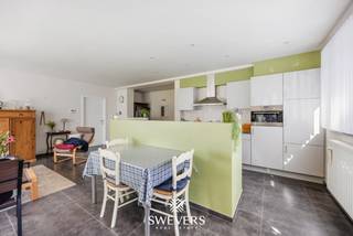 Voor meer info en foto’s, surf naar www.swevers.be – In de Kerkstraat 5 bus 1 in Herk-de-Stad bevindt zich dit instapklare appartement met...