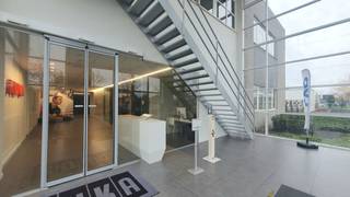 This is your chance to establish your company at a strategic location in Houthalen-Helchteren! This spacious complex offers a single-storey...