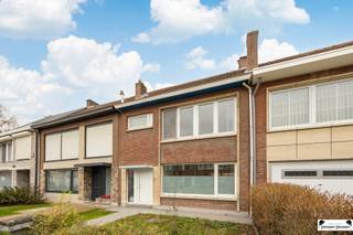 LIVING IN THE HEART OF HOBOKEN, CLOSE TO FORT 8This charming family home to refresh is located in an absolute prime location in Hoboken. Within...