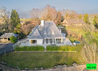+++ Hunselstraat 13, LENNIK +++In een bijzonder rustige en groene omgeving, midden in het prachtige Pajottenland, bevindt zich deze charmante villa...