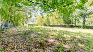 Prachtige bouwgrond op de Heide te Waasmunster met mogelijkheid op een groot bouwvolume door de praktische perceelsvorm.<br /><br />Deze bouwgrond in de Fortenstraat in Waasmunster biedt een uitstekende opportuniteit voor wie een Villa / open bebouwing wil realiseren op een aantrekkelijke en bosrijke locatie op de Heide. Dankzij de mooie straatbreedte en de praktische perceelsvorm geniet u van heel wat mogelijkheden om uw droomwoning te ontwerpen. Het perceel laat een groot bouwvolume toe, ideaal voor wie op zoek is naar comfort, licht en grote leefruimtes. De rustige ligging combineert vlotte bereikbaarheid met een aangename groene woonomgeving. Een unieke opportuniteit voor wie een woning volledig naar eigen smaak wil bouwen!<br /><br />Troeven:<br />• Gelegen op de Heide in Waasmunster<br />• Groot bouwvolume mogelijk<br />• Praktische perceelsvorm en mooie straatbreedte<br />• Bouwgrond geschikt voor een open bebouwing - Villa<br /><br />Neem vandaag nog contact op met je ERA-makelaar voor meer informatie in verband met de bouwvoorschriften.<br /><br />JOUW DROOMLOCATIE. ZO GEVONDEN!