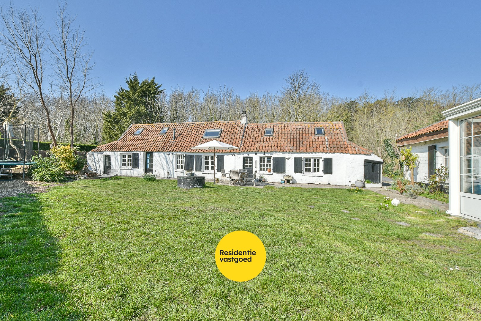 Charmante hoeve op 709m² in bosrijke omgeving aan de kust te koop! - foto 3