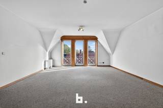 Ontdek dit prachtig dakappartement, gelegen in de Noordstraat 195 bus 8 te Roeselare — op wandelafstand van de Grote Markt en het stadspark. Met...