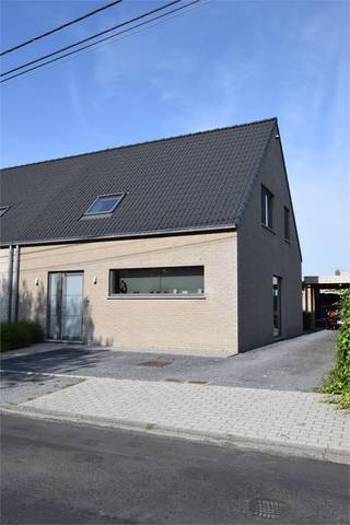 TE KOOP in Sint-Lievens-Houtem - Lindestraat 35Mooi en landelijk gelegen lot bouwgrond voor het bouwen van een half open bebouwing.lot 4 Opp. : +/-...