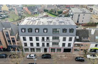 TE KOOP in een nieuw gebouw met standing: kantoorruimte op commerciële en centrale ligging in Oud-Turnhout.<br />- 210m²<br />- Casco<br />- Centrale ligging<br />- Goede bereikbaarheid<br />- Parkeermogelijkheden rondom gebouw<br />- Invulling als winkelruimte mogelijk<br /> - Alle faciliteiten op wandel afstand