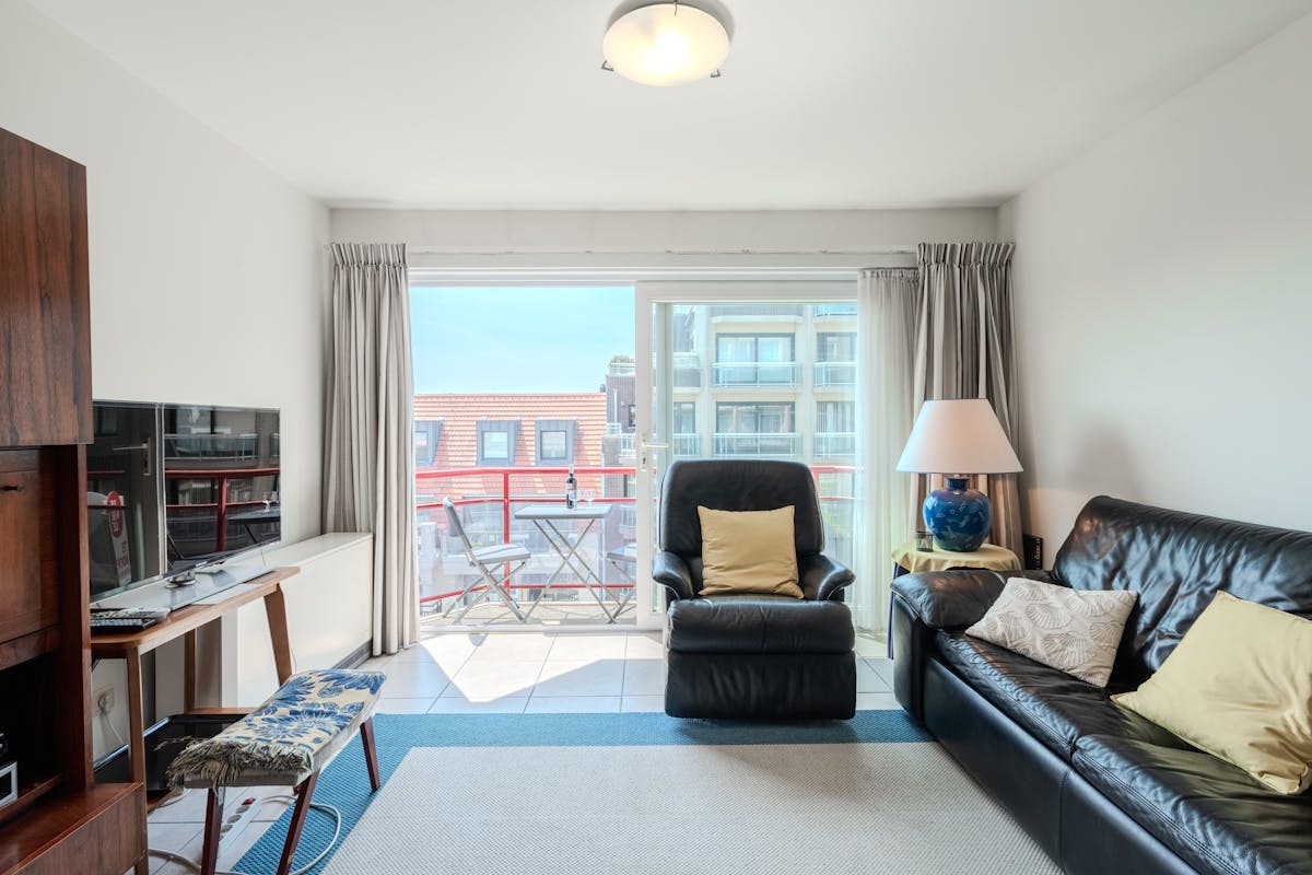Ready to move in 2 bedroom apartment with side sea view! - photo 4