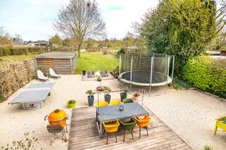 <p><span>Op een uitzonderlijk perceel van ca. 1.459 m² in het rustige Heffen (Mechelen) bevindt zich deze vrijstaande split-level woning waar licht, ruimte en groen centraal staan. Met een bewoonbare oppervlakte van ca. 184 m², een lichtrijke leefruimte met veranda, drie slaapkamers en een ruime privatieve tuin vormt dit eigendom een ideale combinatie van wooncomfort, potentieel en een strategische ligging tussen Antwerpen en Brussel.</span></p>
<p>Leg uw moment vast tijdens het <strong>bezoekweekend</strong> op <strong>vrijdag 17 april </strong>en <strong>zaterdag 18 april</strong>. Bel 03 535 2000 of contacteer ons via info@immoley.be</p>