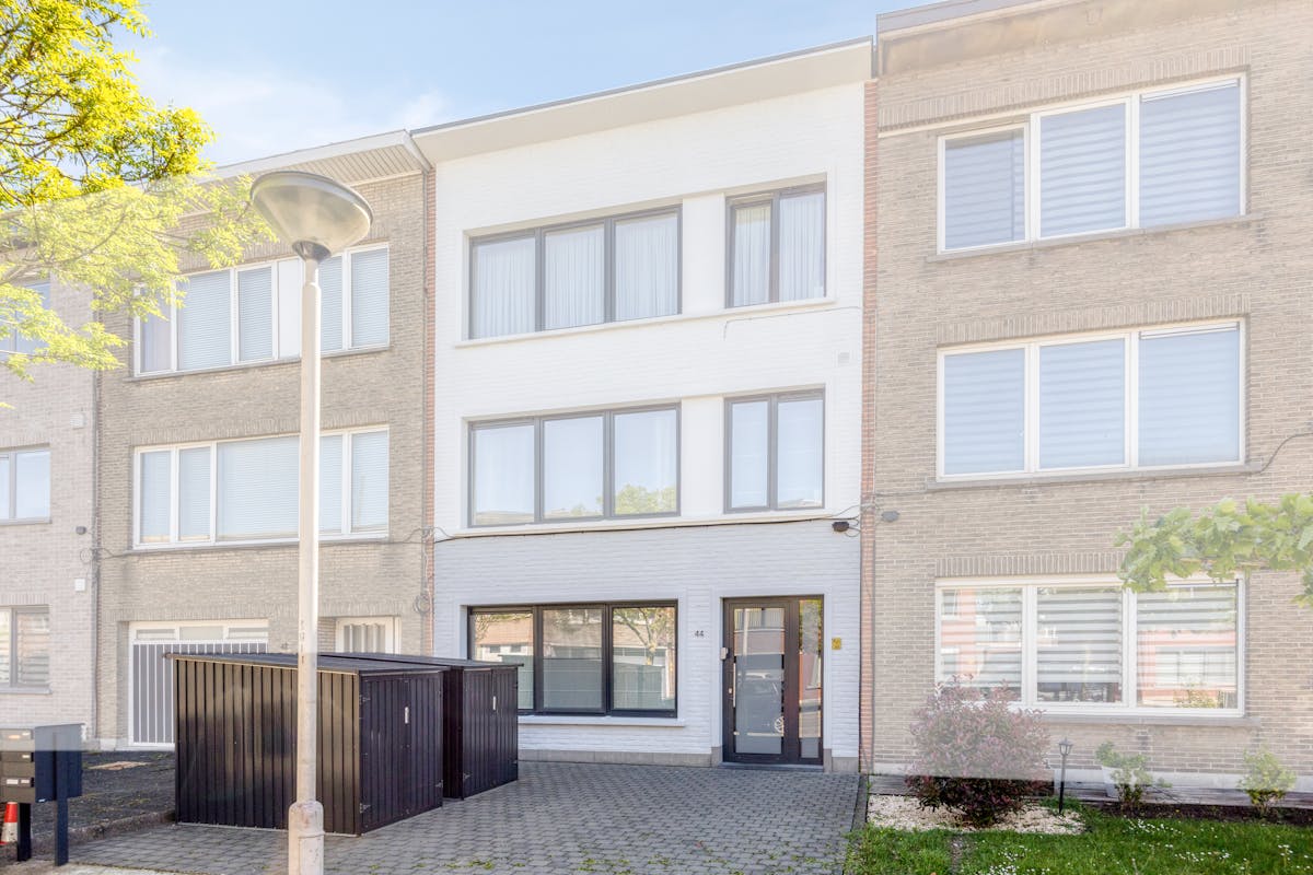 Gerenoveerd gelijkvloers appartement met tuin in Merksem - foto 2