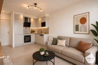 Deze op te frissen studio bevindt zich op de <strong>vijfde</strong> <strong>verdieping</strong> van de residentie 'Santhooft C' te Nieuwpoort-Bad.<br />Dankzij de <strong>uitstekende</strong> <strong>ligging</strong> is zowel de Zeedijk als de winkelstraat<strong> op wandelafstand bereikbaar</strong>.<br /><br />De indeling is als volgt;
<ul>
	<li>Inkomhal met plaats voor vestiairekast;</li>
	<li>Open kitchenette;</li>
	<li><strong>Lichtrijke</strong> leefruimte uitgevend op de Franslaan;</li>
	<li>Terras met avondzon;</li>
	<li>Badkamer met wastafel, toilet en douche;</li>
</ul>
Extra troeven;

<ul>
	<li>Elektrische keuring is <strong>conform de bestaande wetgeving</strong> en geldig t.e.m. 2039;</li>
	<li>Mogelijkheid tot huren van berging op het verdiep;</li>
	<li><strong>Veel potentieel </strong>voor de doe-het-zelvers tussen ons;</li>
	<li><strong>Gratis parkeerplaatsen aan achterzijde van het gebouw</strong>;</li>
</ul>
<br />Benieuwd? Aarzel niet en contacteer ons voor een bezoek ter plaatse!