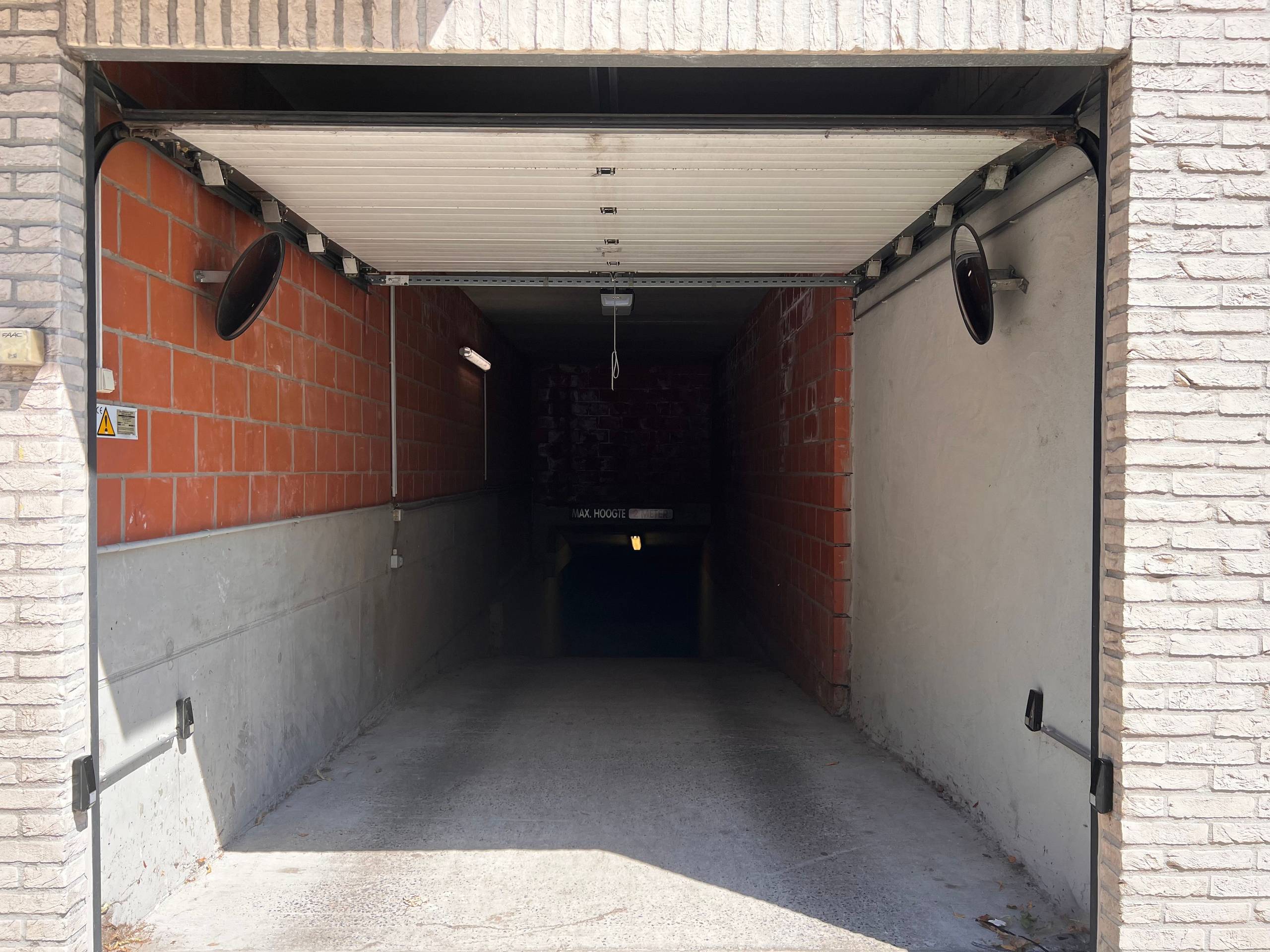 Gesloten, ruime garagebox te Uitkerke - foto 5