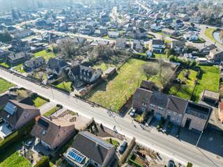GROTE BOUWGROND VAN MEER DAN 17 ARE VOOR OPEN BEBOUWINGEen unieke kans om uw droomwoning te realiseren op een royaal perceel van meer dan 17 are!...