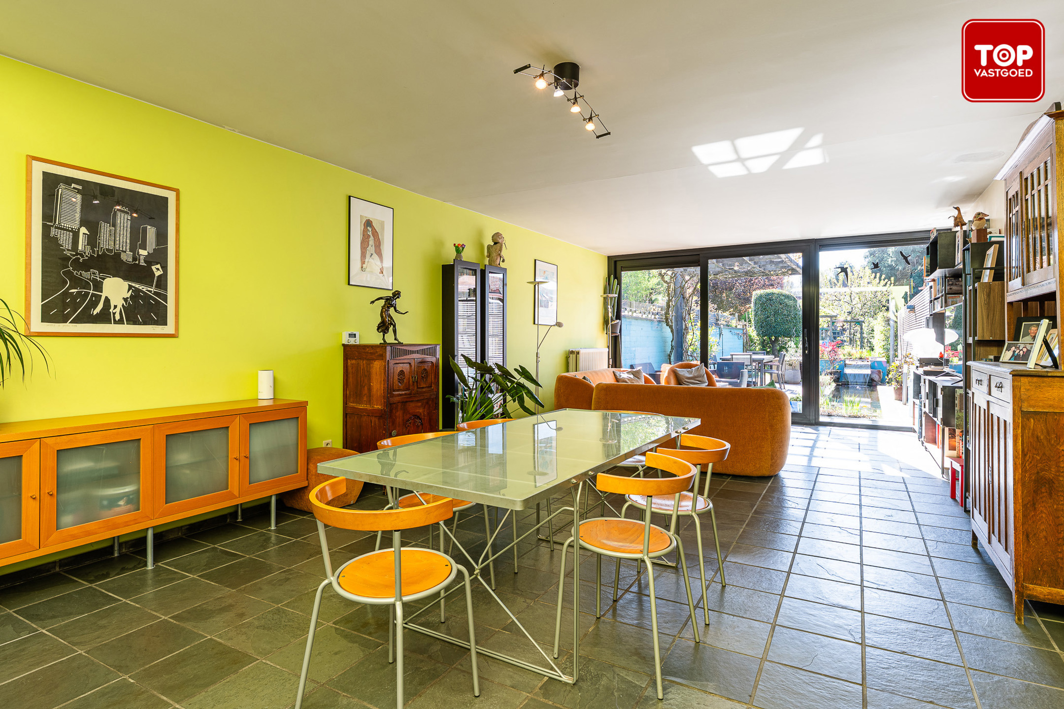 Instapklare woning met 4 slaapkamers, garage en prachtige tuin. - foto 4