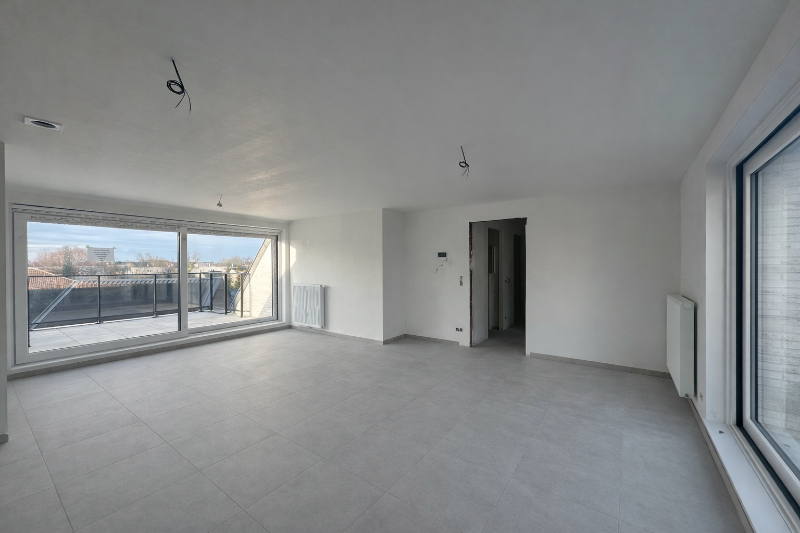 Appartement op het tweede verdiep met ruim terras voor- en achteraan. - foto 4