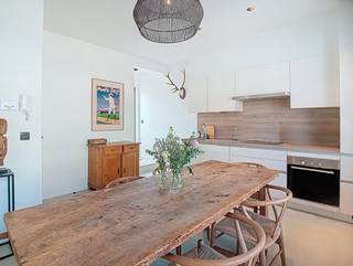 Recent vernieuwd 1-slaapkamer appartement met zonneterras op de 2de verdieping van een oud pakhuis.  Het appartement met loftallures bevindt zich...