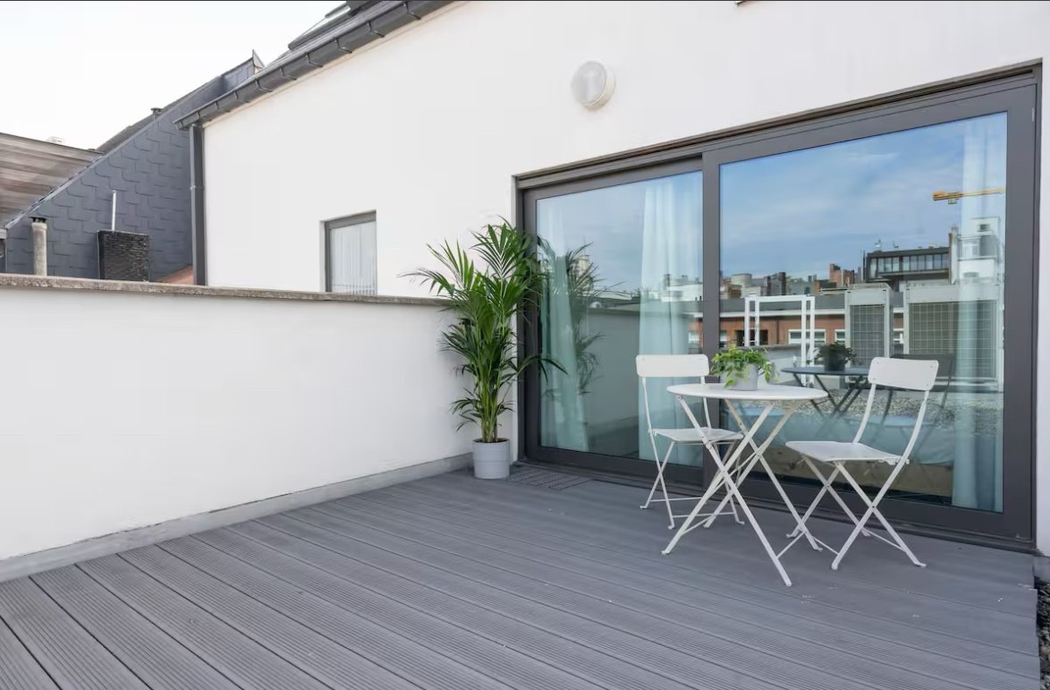 GEMEUBELD APPARTEMENT MET RUIM TERAS - foto 1