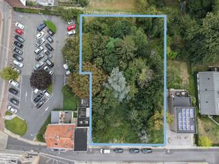 <p><span>What does the RUP say about Zone 2?</span></p><p><span> </span></p><p><span>Intended for housing projects with a high-density residential layout;</span></p><p><span>–</span><span>High-quality facade facing the square;</span></p><p><span>–</span><span>Access via Kapucijnenweg or the urban square;</span></p><p><span>–The landscaping of the public domain must be clearly coordinated with the architecture of the buildings, through an appropriate road layout, choice of materials, and planting.</span></p><p><span>–A generally </span><span>contiguous building layout</span><span>;</span></p><p><span>–Buildings extending to the boundary of the common area between 2/3;</span></p><p><span>–Max. 70% built-up area;</span></p><p><span>–At least 10 m² of outdoor space per unit;</span></p><p><span>–Building density is </span><span>at least</span><span>35</span><span>units per hectare.</span></p><p><span>–This zone follows the building envelope guidelines (AB 2.3): Type 2 on the square side and Type 1 on Yvonne Serruysstraat. -> </span><span>What about Kapucijnenweg?</span></p><p><span>–The </span><span>design study for the project zone will need to be prepared in conjunction with the design of the city square.</span></p><p><span> </span></p><p><span>General Building Regulations 2008</span></p><p><span>Urban Planning Ordinance for the City of Menen</span></p><ol><li><span>The RUP takes precedence over the General Building Regulations;</span></li><li><span>Projections from a sloped roof must not exceed 2/3 of the facade width;</span></li><li><span>Housing unit must be at least 60 m²;</span></li><li><span>Shared trash storage: 1 m² per unit for up to 5 units, then an additional 3 m² per additional 5 units;</span></li><li><span>1 parking space per unit;</span></li><li><span>One bicycle per unit (unless the parking space is> 16 m²);</span></li><li><span>Mobility impact report, if applicable;</span></li></ol><p><span> </span></p>