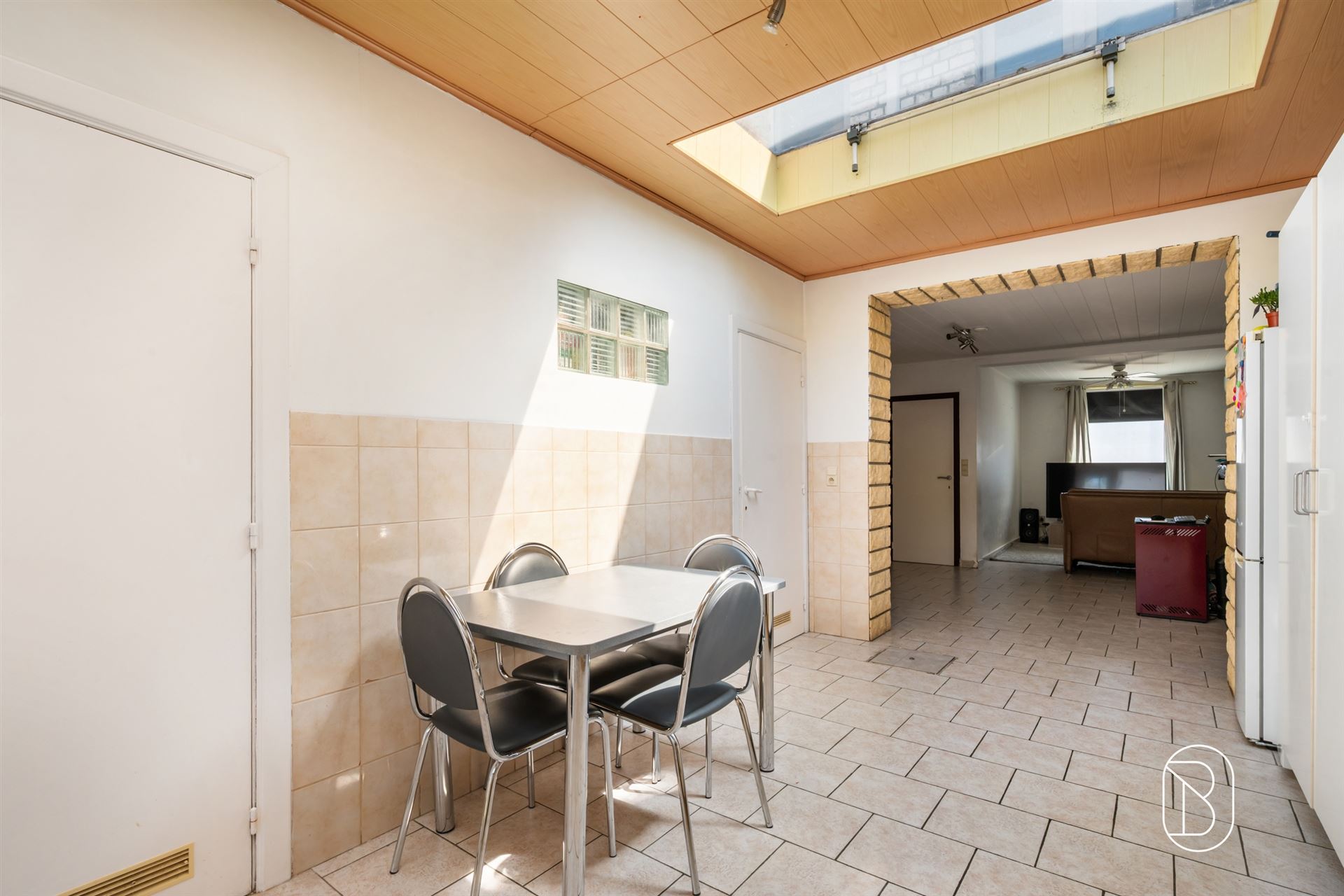 Move-in-ready home with 3 bedrooms, an office, and a garden in Rons - photo 4