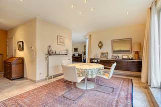 Exclusieve penthouse in het bruisende centrum van Mortsel.Indeling:Via de inkomhal betreedt u deze ruime penthouse met een uitzonderlijk royale...