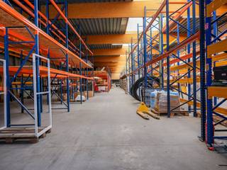 Dit bedrijfsgebouw bevindt zich op een commerciële toplocatie langs de Kwatrechtsteenweg, in het bedrijvige Kwatrecht-gebied van Wetteren. Dankzij...