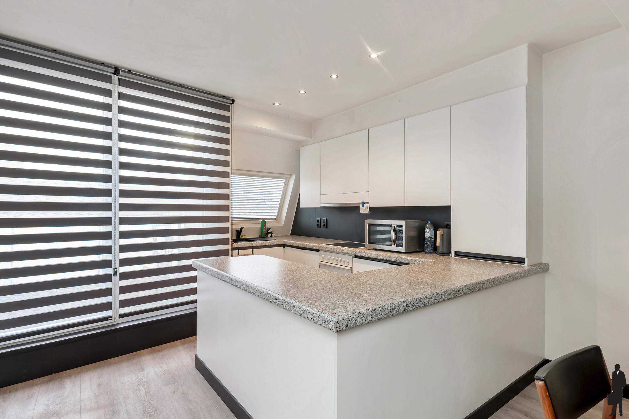 Karaktervol duplex penthouse met charmant terras in historisch Antwerpen - foto 5