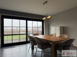Prachtig appartement met 2 slaapkamers en terras te Wiekevorst!Dit appartement bestaat uit een inkomhal, woonkamer met halfopen keuken (voorzien van...
