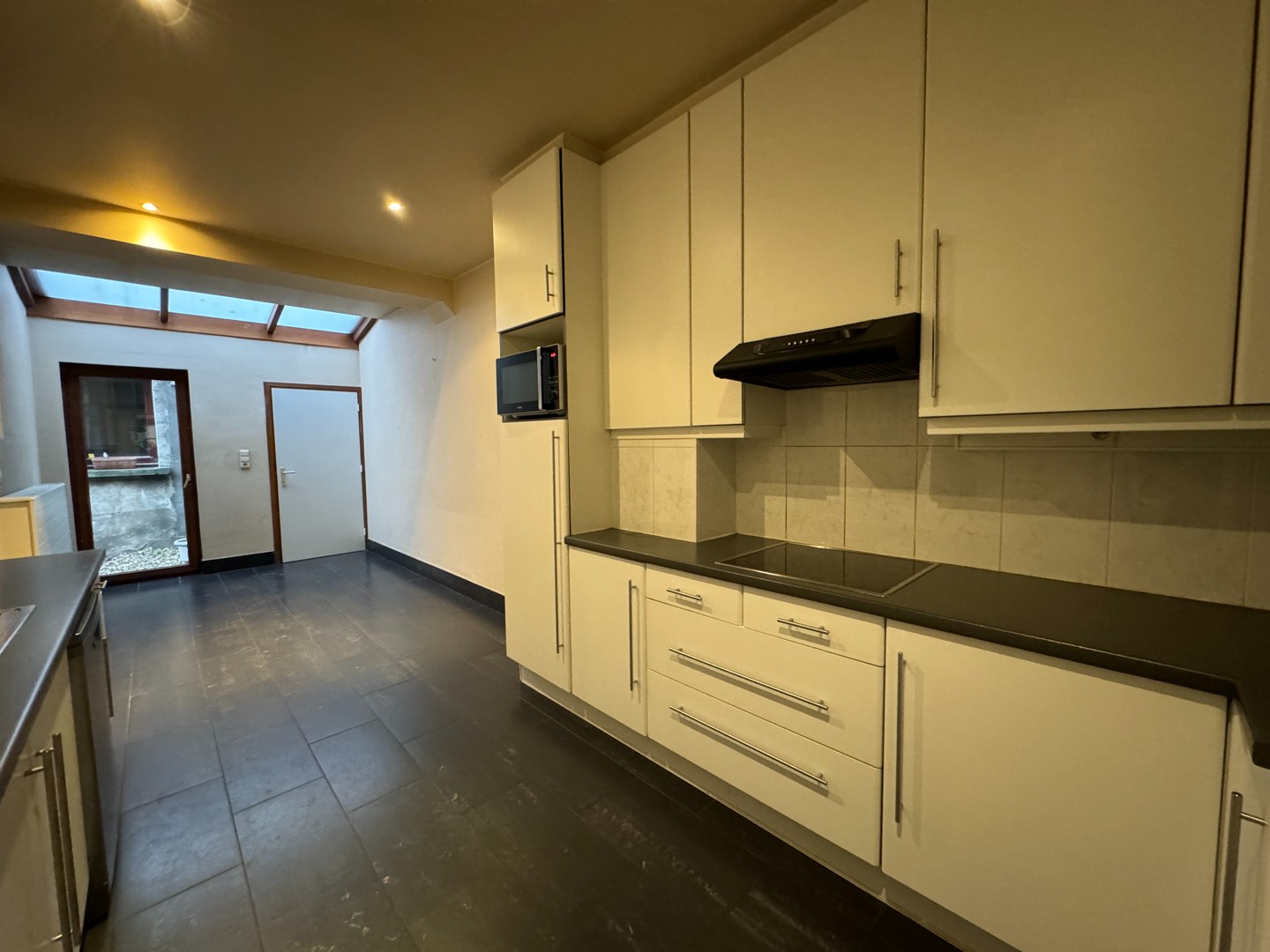 Maison à louer à Anvers avec 3 chambres - photo 2