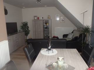 Dit aangenaam appartement heeft ruime leefruimte met open keuken, twee slaapkamers, een badkamer, berging en aparte WC en een groot terrasHet is...