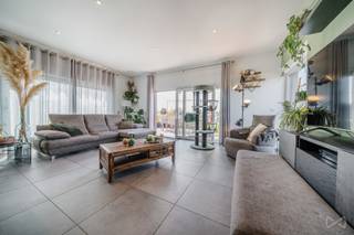 > Visites au 0484/06.1000> > À VENDRE – Penthouse d’Exception avec Vue Panoramique – Blégny> > ✨ Un bien rare, unique sur le marché local ! 134m2 et...