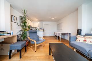 Tel: 0456 12 69 85E-mail: clara.jacquy@weinvest.beWe Invest stelt met plezier dit charmante appartement met 1 slaapkamer voor, gelegen op de 2e...