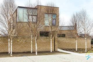 Te koop te Berlare!Dit veelzijdige gebouw in Berlare biedt tal van mogelijkheden voor gemengd gebruik en is ideaal voor wie wonen en werken wenst te...