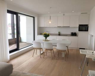 Mooi onderhouden appartement te Duinenwater nabij het Keith HaringpleinIndeling: inkomhal met berging en gastentoilet. Gezellige woonkamer met open...