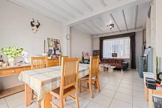 Te koop: mooi onderhouden gezinswoning in de Leffingestraat, Oostende, gelegen in een groene en residentiële omgeving nabij scholen, openbaar...