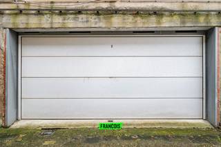 Dubbele garagebox te koop in rustige wijk.Ideaal voor twee wagens of opslagplaats...