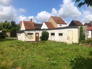 Bent u op zoek naar een unieke kans om uw droomwoning te realiseren? Dan is dit bescheiden renovatiepand op een uitstekende residentiële...