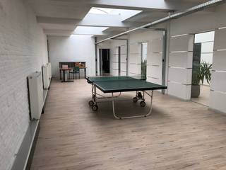 Kantoorgebouw / magazijn in verschillende units, aan 10€/m2maand.Mogelijkheid om een deel te huren. Inrichting kan eventueel door verhuurder...