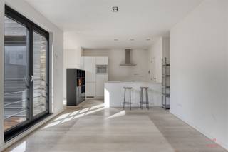 Ontdek deze unieke eigendom in het bruisende centrum van Gent – een prachtige duplex die ruimte, licht en charme perfect combineert.Dit ruime...