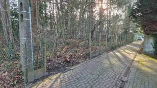 Rustig gelegen perceel bouwgrond van 7a22ca. Zuid-oost georiënteerd. Zeer gunstig en mooi gelegen op wandelafstand van het centrum, winkels en...