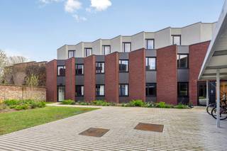 Are you looking for a worthwhile investment or a quality place for your studying children? Look no further, Amand 47 is the project you're looking for!Every room in this student residence is finished with an eye for efficiency and detail. The room is equipped with the necessary furniture (slatted bed and wardrobe), and a custom-made desk so that the space can be used optimally. The advantage of this room is that the sanitary area is completely private (shower, sink and toilet).For social interaction between students, there are common areas where they can go. For example, there is a communal kitchen per block, but also a multi-purpose kitchen in the A-block where you can kick ass and/or study for countless hours.In the immediate vicinity of Amand 47 on the cozy Sint-Amandsplein, you will find shops, restaurants and sports facilities.There is also a courtyard that provides a green oasis and each room has a private bicycle parking space.Sales below 21% VAT.Schedule your visit today, contact Michelle Decoutere (0493/25 46 81) and discover this unique opportunity!Register of measures: no