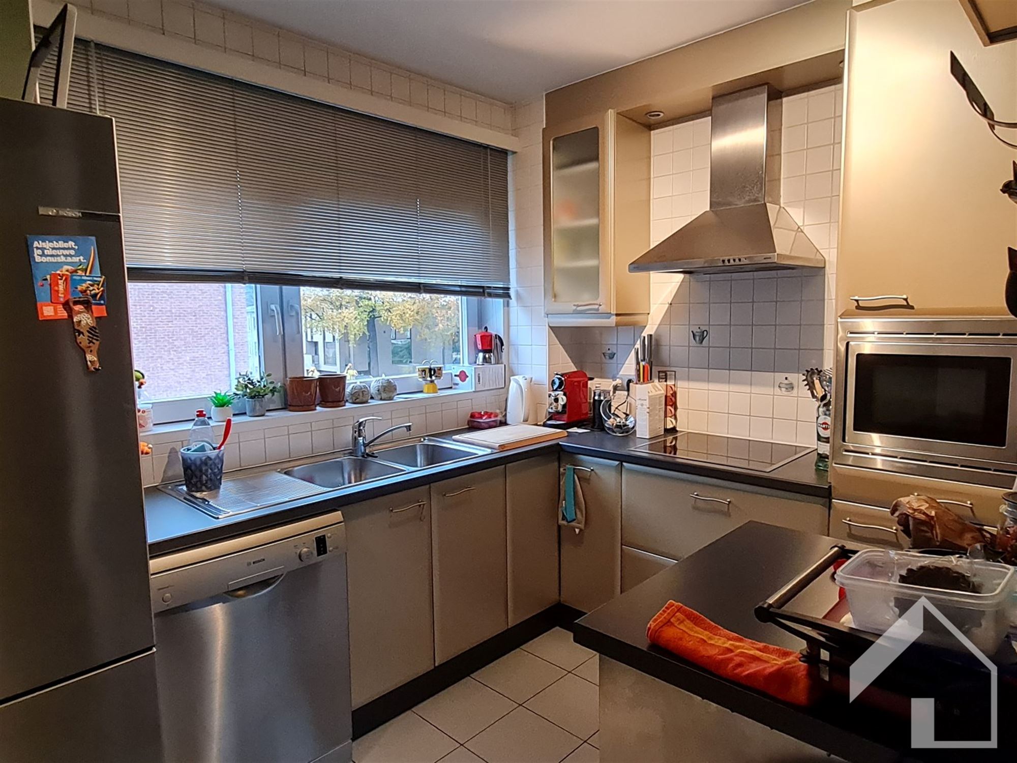 Ruim hoekappartement met 2 slaapkamers en garage - foto 5