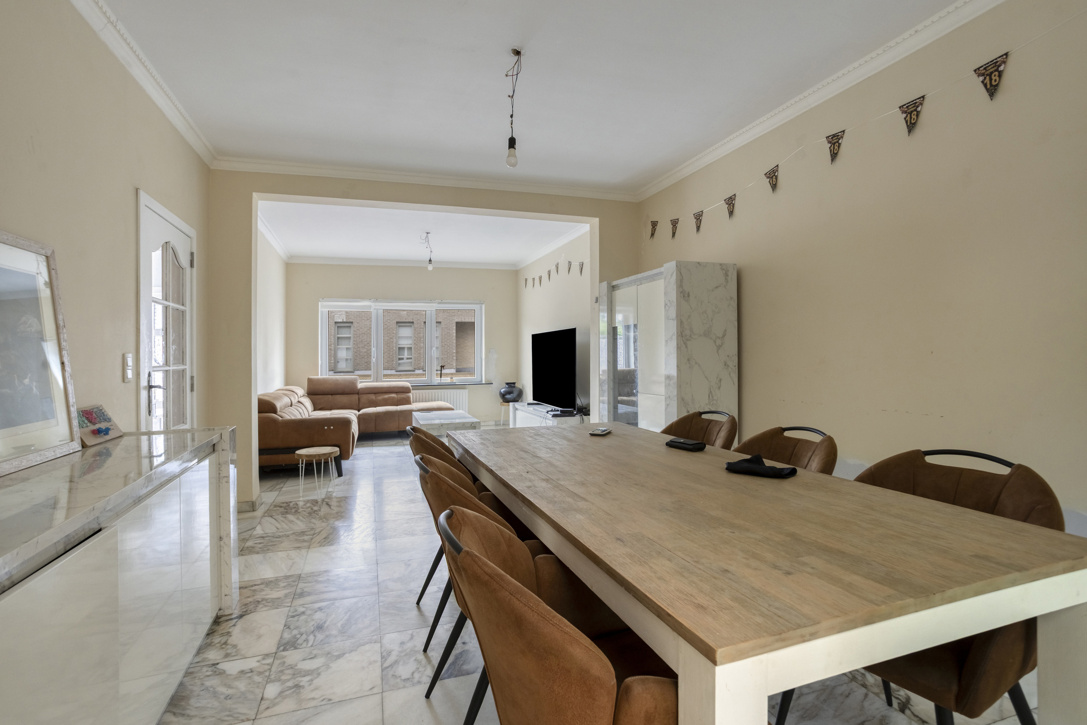 Ruime rijwoning met 4 slaapkamers en renovatiepotentieel - foto 5