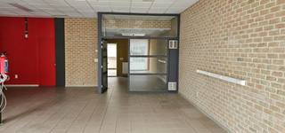 Praktische winkelruimte (120m² met 2 parkeerplaatsen) gelegen aan de gekende 'Vierweegse' te Wondelgem.Ideale ligging in het centrum van Wondelgem...