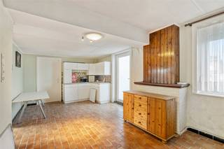 <p><span>MELDERT: Karaktervolle woning met potentieel op een zeer rustige locatie</span></p><p><span> </span></p><p><span>Deze woning is gelegen in een doodlopende straat net voor het dorpscentrum van Meldert, deze woning heeft een bewoonbare oppervlakte van +/- 230 m² en is gelegen op een mooi perceel van bijna 10 are. </span></p><p><span> </span></p><p><span>Deze woning is perfect voor mensen die een te renoveren woning zoeken met potentieel, de woning omvat op het gelijkvloers een aangenaam ruime woonkamer, aparte keuken, eetkamer en badkamer. De eerste verdieping omvat 3 zeer ruime slaapkamers en een doorloopruimte. </span></p><p><span>De tuin strekt zich uit over een zeer aangenaam perceel en is eveneens Zuid georiënteerd, in de tuin staat nog een bijgebouw dat eventueel omgetoverd kan worden tot een gezellige ontmoetingsplaats voor vrienden. </span></p><p><span> </span></p><p><span>Bent u op zoek naar een te renoveren woning in een zeer groene en rustige omgeving? Zoek niet verder en maak vandaag nog een afspraak! </span></p><p><span> </span></p>