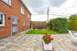 Schrijf je in op het bezoekmoment op zaterdag 3/10 via onze website:<br />https://benjaminverkoopt.be/panden/ruime_woning_met_4_slaapkamers_en_dubbele_garage_op_een_landelijke_ligging_in_dadizele/<br />- Verrassend ruime woning op een topligging: Arkemolenstraat 43 in Dadizele<br />- Lichtrijke leefruimtes met gezellige uitbouw<br />- Handige wasruimte<br />- 4 slaapkamers, waarvan 1 gelijkvloerse (en nog 2 extra slaapkamers mogelijk!)<br />- 2 badkamers<br />- 2 toiletten<br />- Aparte garage voor 2 wagens + oprit<br />- Zongerichte tuin met tuinhuis, omheining en terras<br />- Droge kelder<br />- Geïsoleerde zolder<br />- Regenwaterput van 5.000 liter<br />- EPC: 346 kWh/m²/jaar, geen renovatieplicht (UC: 3943160)<br />- Richtprijs: € 369.000