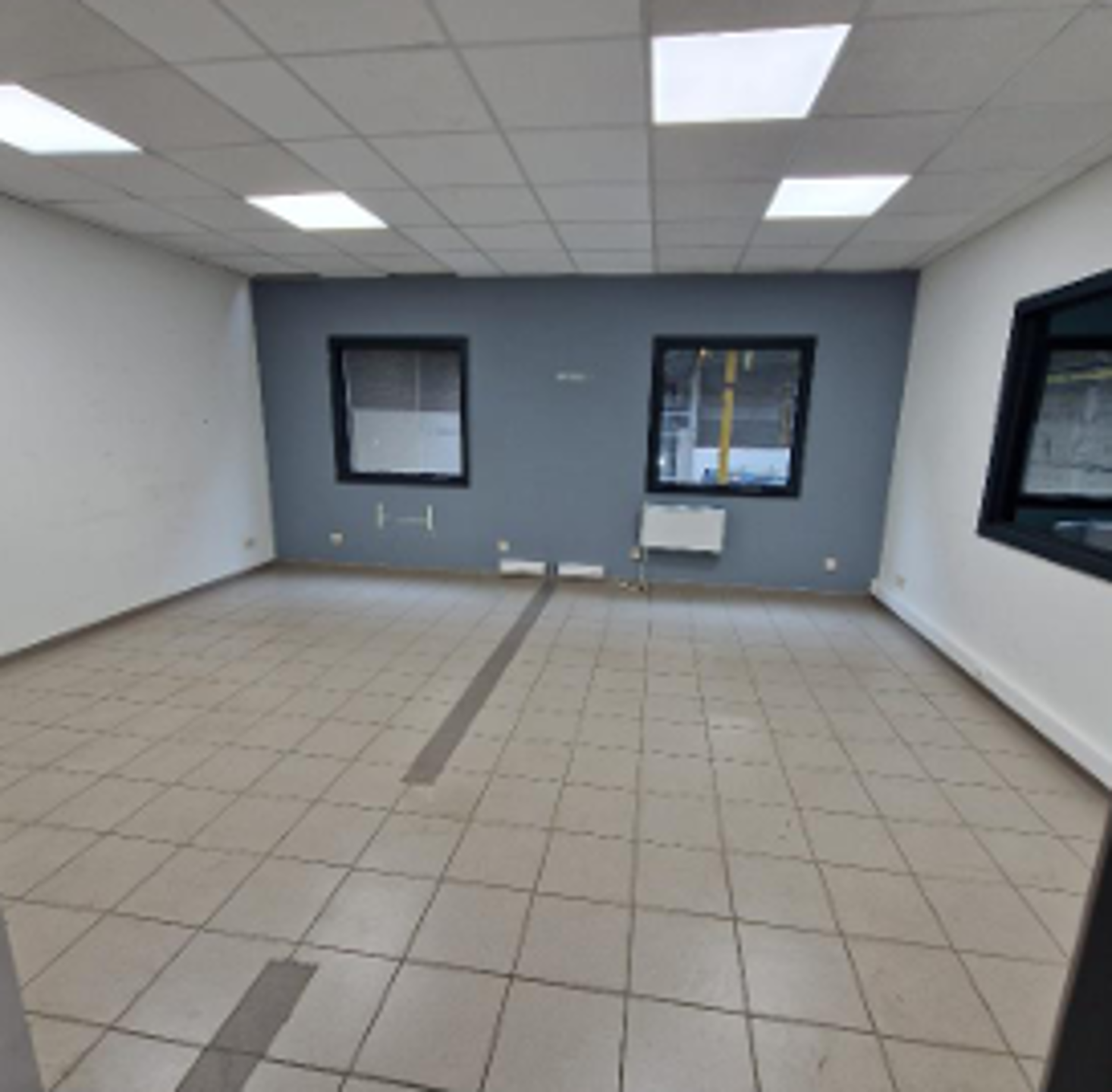 Commercial à louer à Charleroi - photo 4